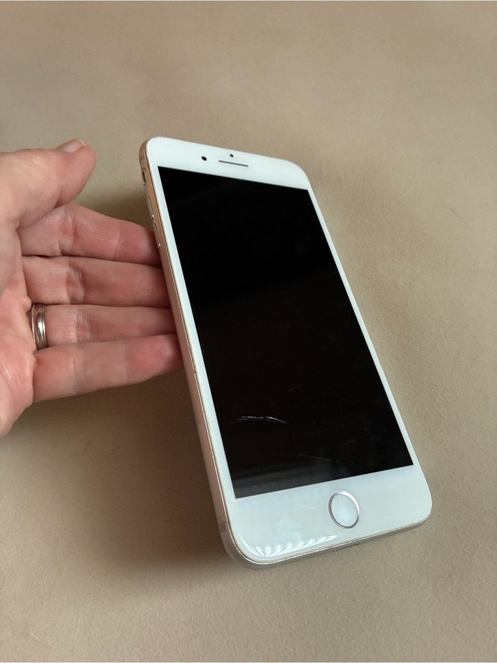 Apple iPhone 8 Plus Silver FOR PARTS OR REPAIR Not Working - Picture 5 of 10